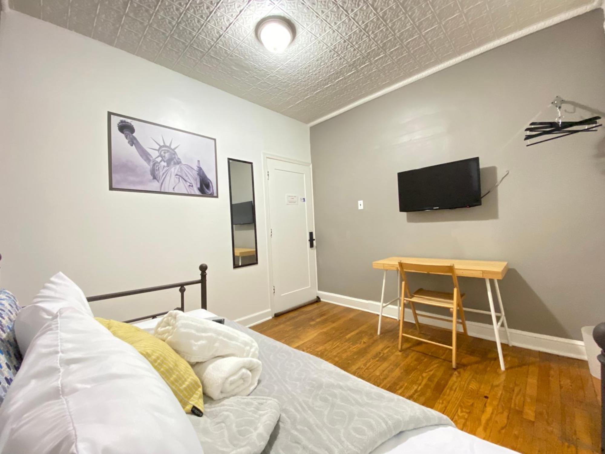 Best Room To Visit Nyc-Subway Access Newark Exterior photo